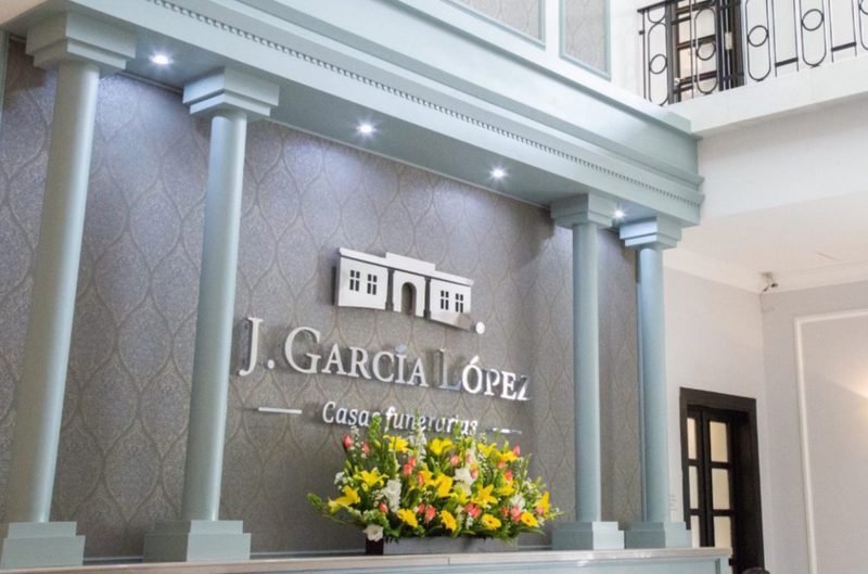 La 4T y las funerarias J. García López negocian apoyo a viejitos