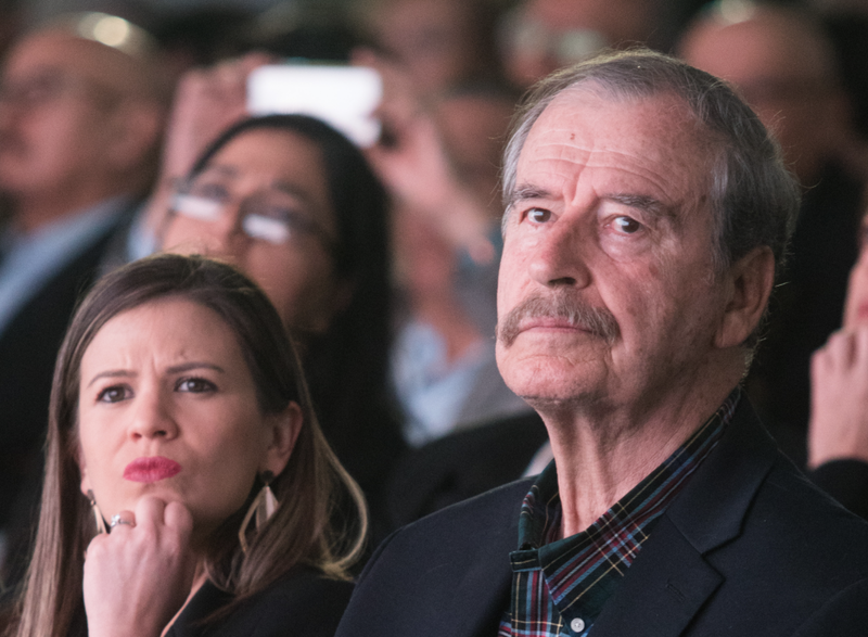 Usuarios se escabechan a Vicente Fox por criticar ley de austeridad y escribir 