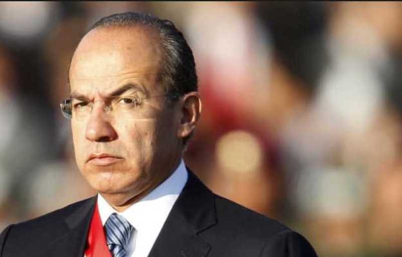 Twitter revienta contra Felipe Calderón por paro en Policía Federal.
