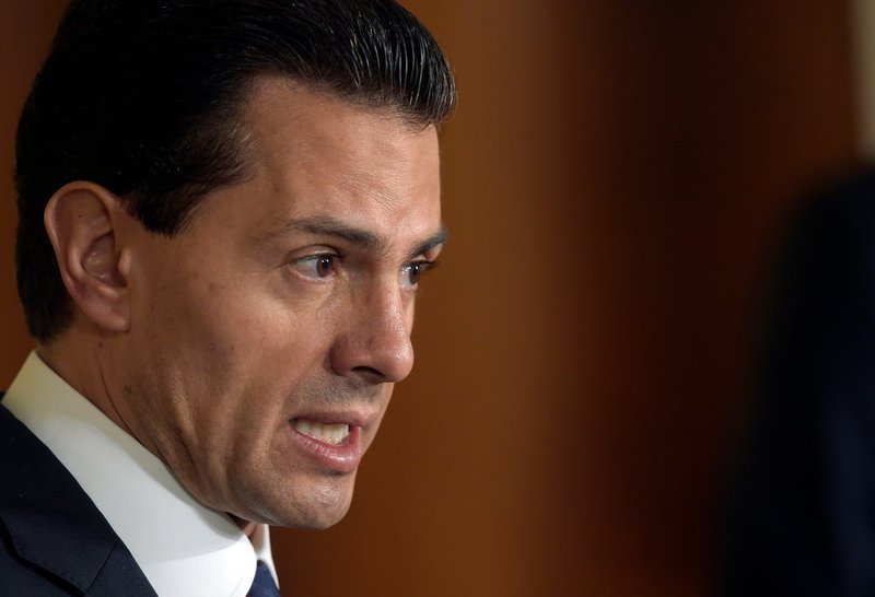 Poco a poco se va quedando solo; priistas proponen expulsar del PRI a Peña Nieto.