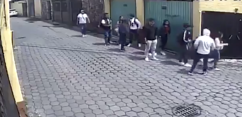 Asaltan a 10 jovenes estudiantes en Coyoacán a plena luz del día (VIDEO)