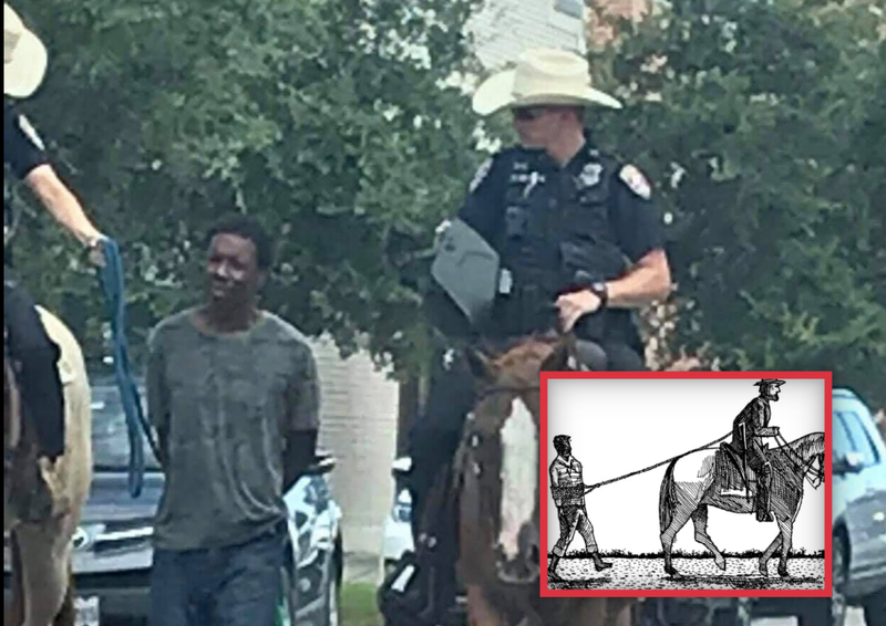 Policías se llevan detenido a un afroamericano atado de una cuerda y jalando desde el caballo.
