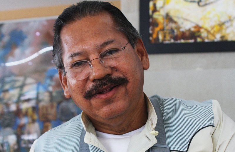 Alcalde en Veracruz admite gastar en obra eléctrica para beneficiar un ranchito que tiene.
