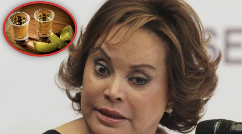 Cachan a Elba Esther en asamblea brindando con tequila en mano por 2 de sus grandes amores. 