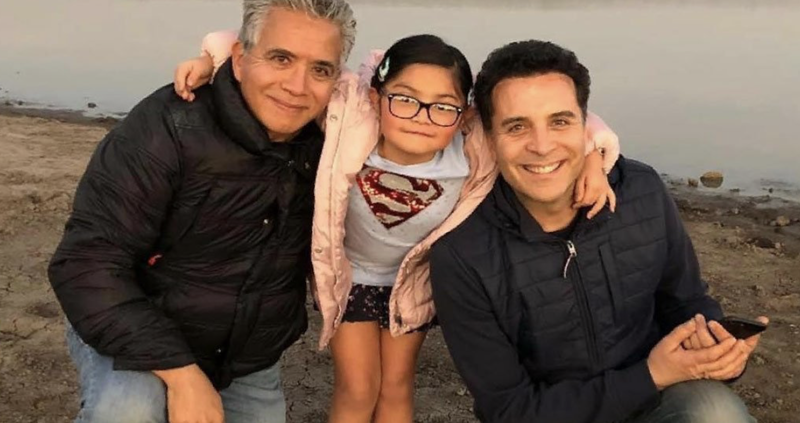 Felipe y Javier: la primera pareja gay que adopta en México.