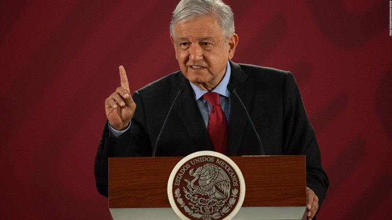 Más de cinco mil funcionarios se amparan para poder seguir ganando más que AMLO.