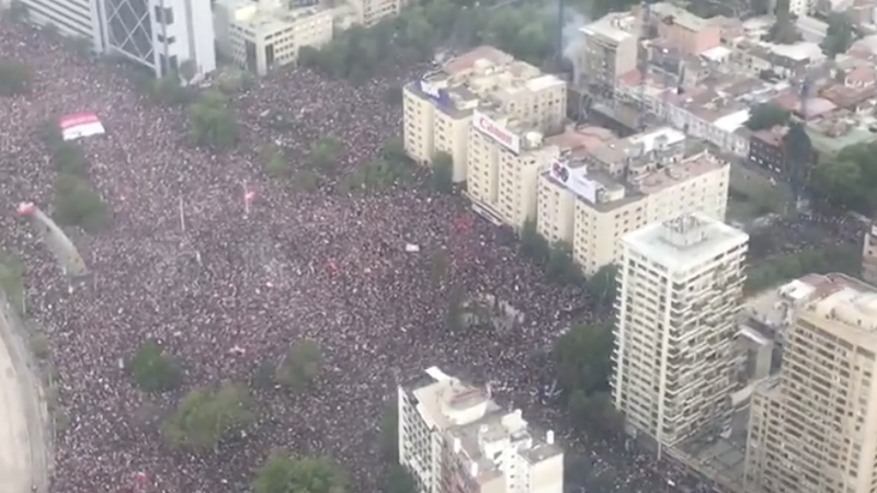 Casi un millón de personas marchan en Chile en contra del Presidente Sebastian Piñera.