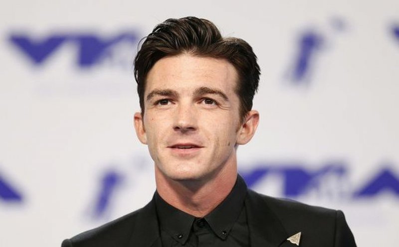 Drake Bell enloquece a fans al anunciar que se entrega completamente al español