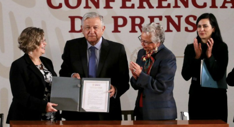 Firma AMLO Acuerdo Nacional por la Igualdad entre hombres y mujeres