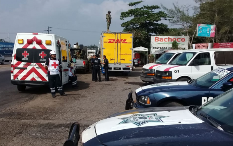 Fueron rescatados más de 80 migrantes que viajaban en camión clonado de DHL