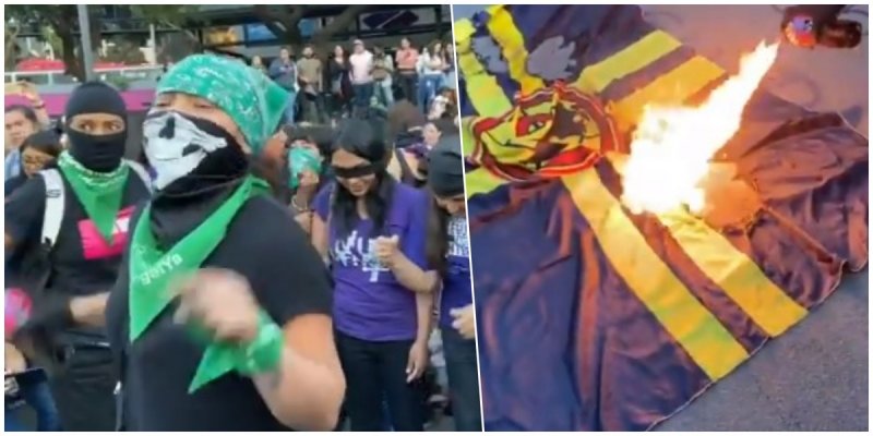 Feministas queman bandera del América durante su manifestación en Glorieta de Insurgentes