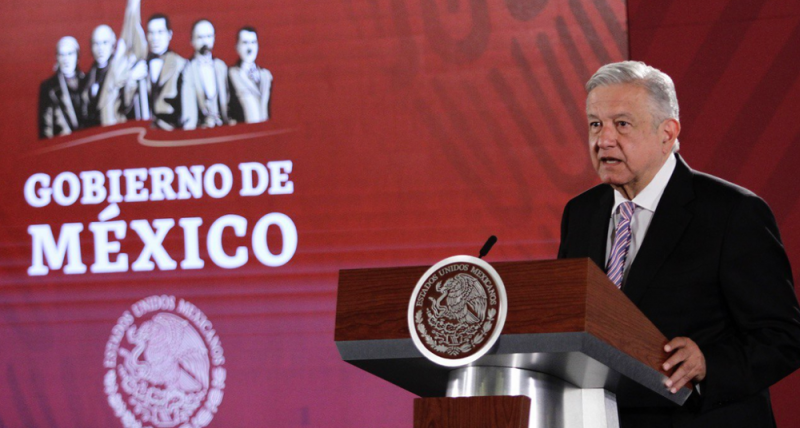 Revela AMLO el día que lo acusaron de robarse un libroy