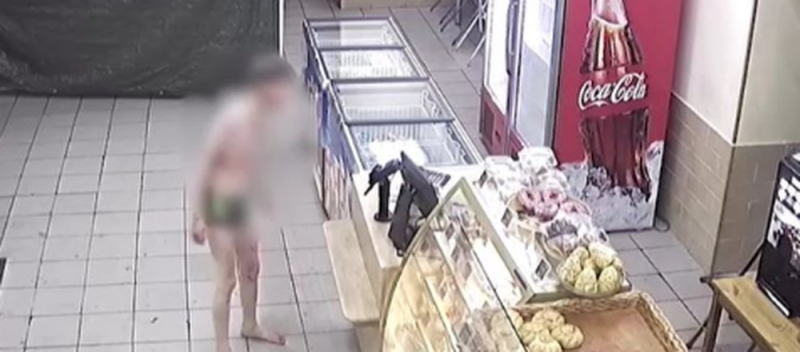 Niño llega a panadería ensangrentado, escapaba de su padrastro que había matado a toda la familia