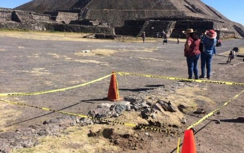  Empleado del INAH daña con su auto ruinas en Teotihuacán