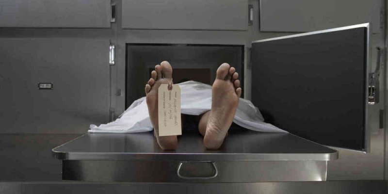  Autoridades sorprenden a empleado de la morgue teniendo relaciones con un cadáver; lo corren