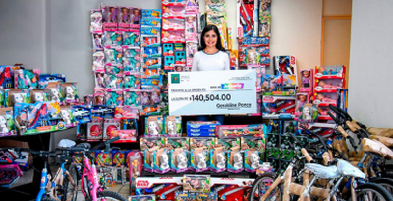 Diputada de Morena dona todo su aguinaldo para comprar juguetes a niños pobres