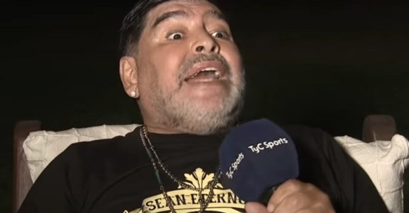 Maradona relata el día que se lo llevaron los extraterrestres y perdió su virginidad a los 13