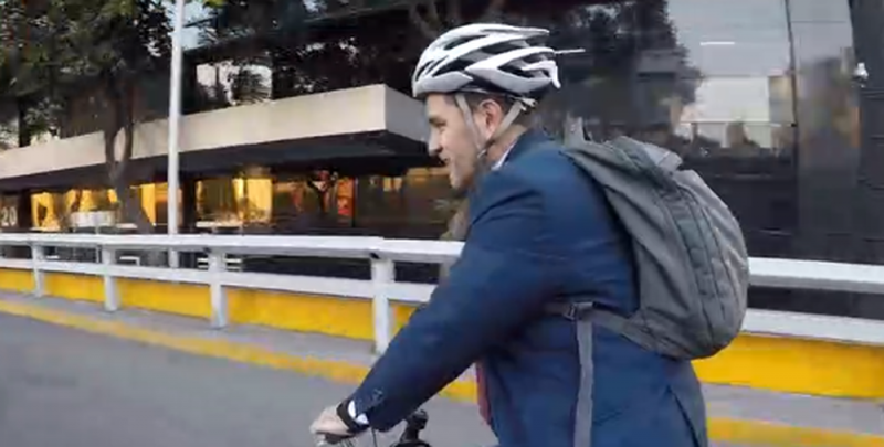 Esta es la razón por la que el Secretario de Hacienda se traslada todos los días en bici