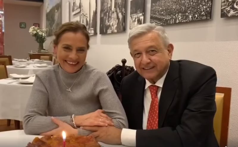 “Se rayó Beatriz hoy en su cumple”, AMLO presume festejo de su esposa en El Cardenaly