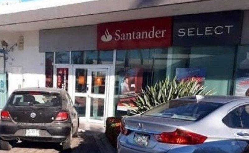 Asaltan a cuentahabiente que acababa de retirar 50 mil del banco, sospechan de cajeros