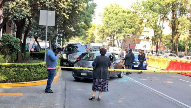 Atacan a balazos a conductor sobre la Av. Cuauhtémoc y provocan choque múltiple