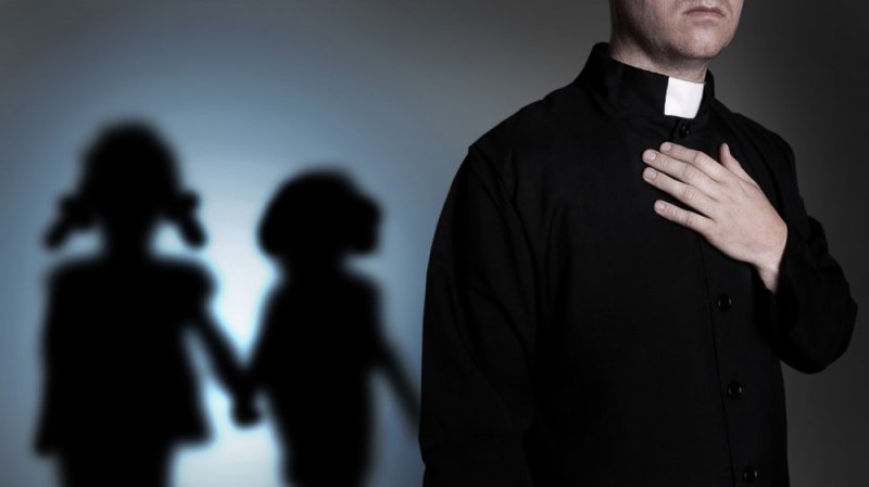 Joven mata a sacerdote que abusó de él durante 3 años