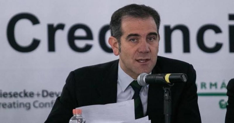 Ejecutivo del INE se pasa la austeridad por el arco del triunfo; ganará más que AMLOy