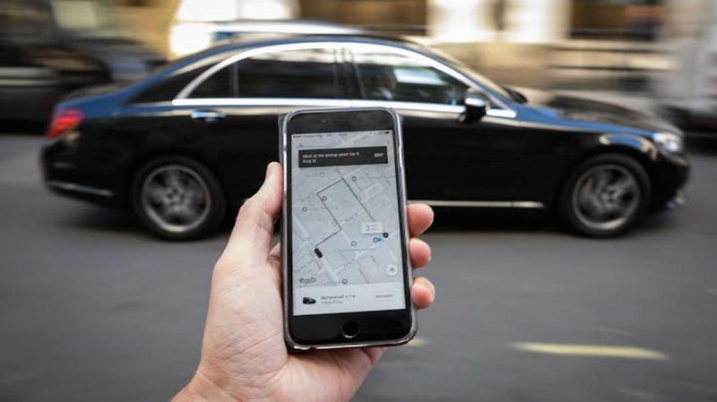 Se salva de un posible secuestro saltando del Uber en movimiento en el que iba