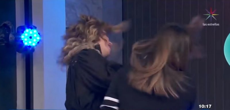 Andrea Escalona no se limita y cachetea a Martha Figueroa (VIDEO)