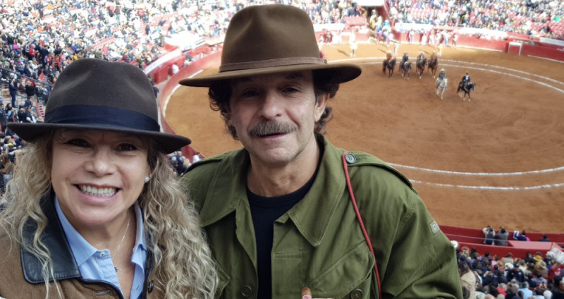 Usuarios le tunden fuertemente a Gabriel Quadri tras aparecer en corrida de toros