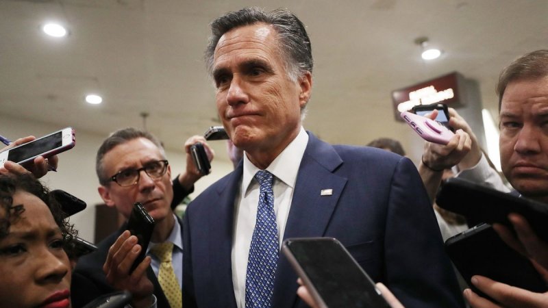 Son del mismo partido republicano, pero Romney vota porque condenen a Trump