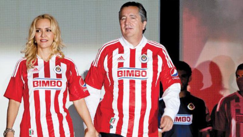 Angelica Fuentes advierte a Amaury Vergara que va por Chivas