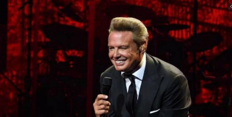 Luis Miguel ¿recuerda a su madre? en pleno concierto y rompe en llanto