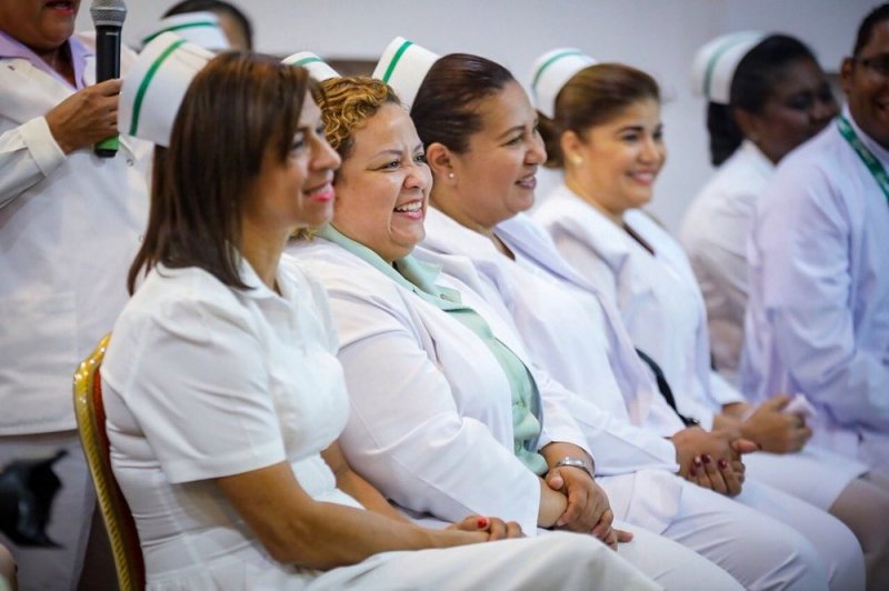 Secretaria de Salud anuncia la apertura de 40 mil plazas más para médicos y enfermeras