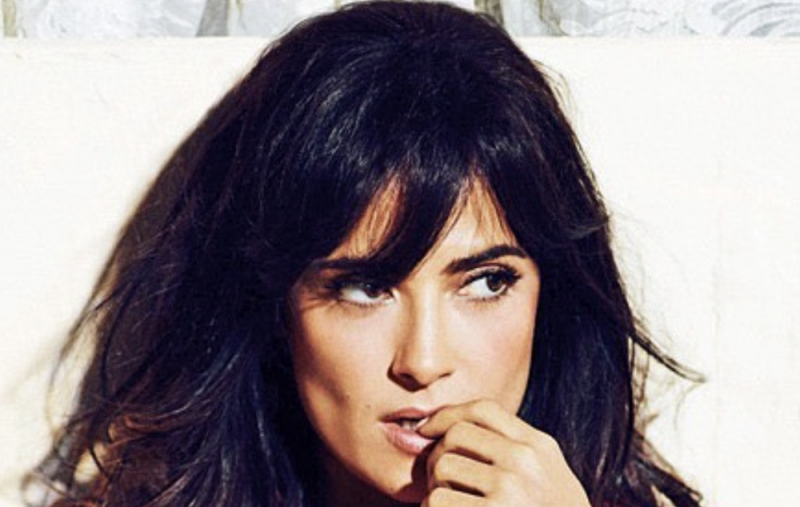 Sonriente y en traje de baño, Salma Hayek derrocha belleza en Instagram