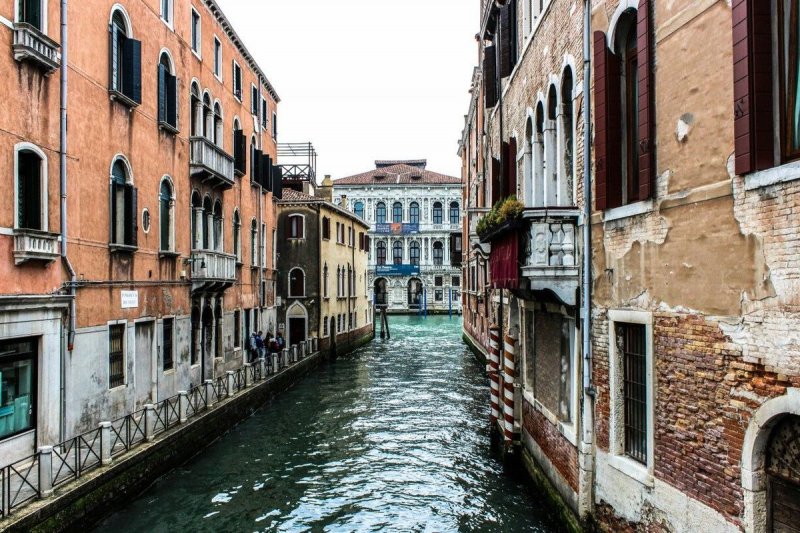 Canales de Venecia lucen transparentes ante ausencia se humanos