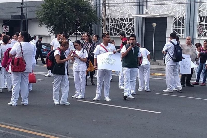 Enfermeras del IMSS se quejan y protestan por falta de guantes, cubrebocas y gel
