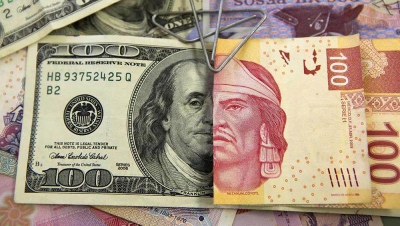 Dólar no da tregua al peso y se ubica en 24.39 unidades