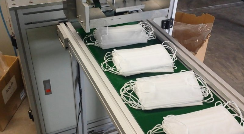 Sedena hará batas y cubrebpcas de telas decomisadas en aduanas por el SAT