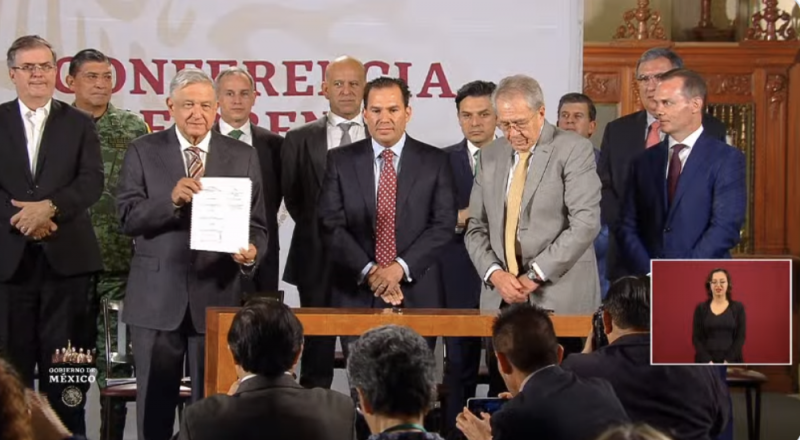 AMLO firma convenio con Hospitales privados para hacerle frente al Coronavirus 