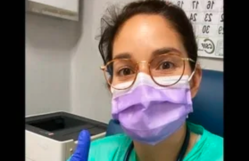 Futbolista profesional deja las canchas y se une a la lucha contra el COVID19 en los quirófanos