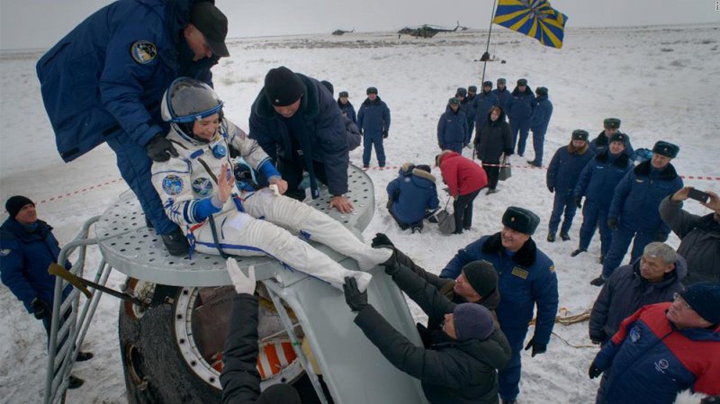 Astronautas que llevaban 200 días en el ESPACIO regresan a la TIERRA en plena PANDEMIA