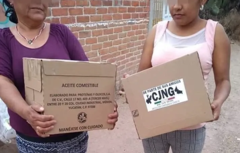 Sicarios del CJNG siguen REGALANDO “MenchoDespensas”; aunque a AMLO no le parezca