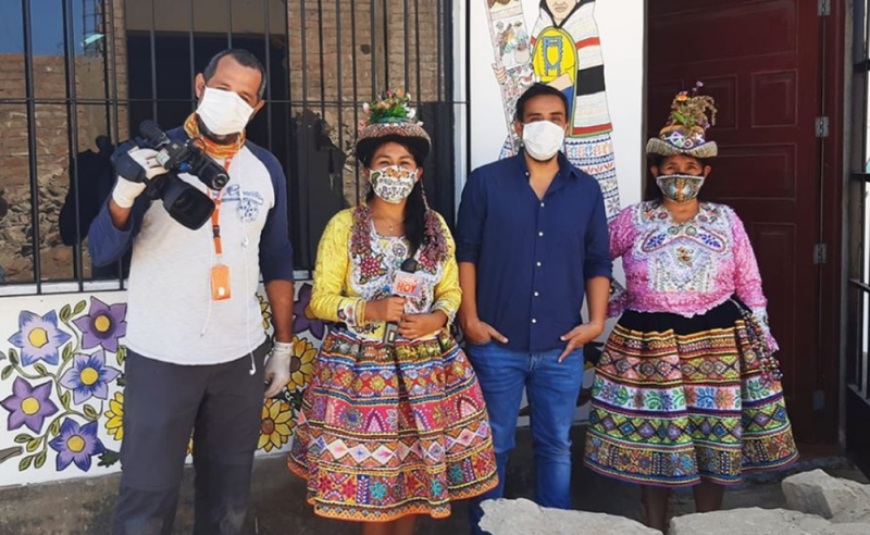 Mujeres INDÍGENAS mexicanas crean CUBREBOCAS con diseños alusivos a su cultura