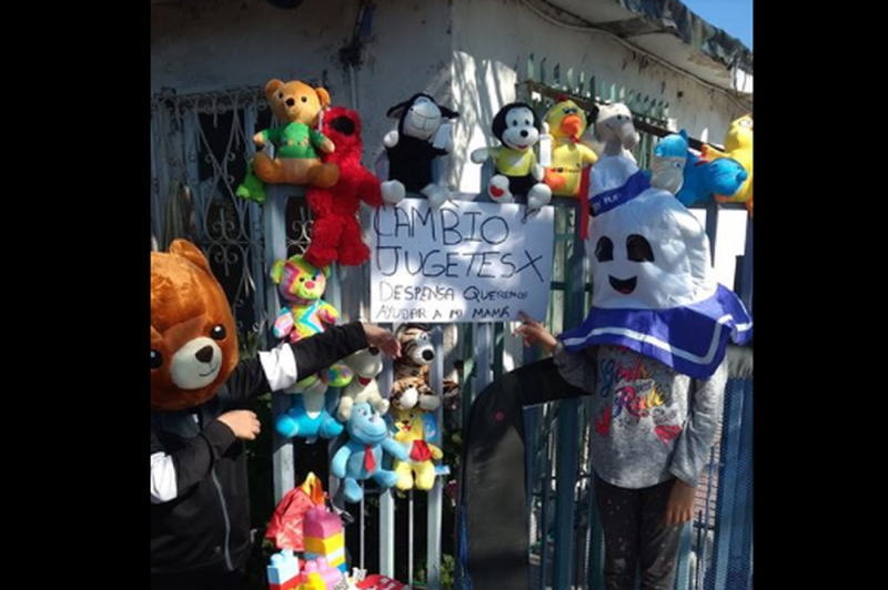 Niño de 10 años de Tijuana CAMBIA juguetes por DESPENSA para ayudar a su FAMILIA