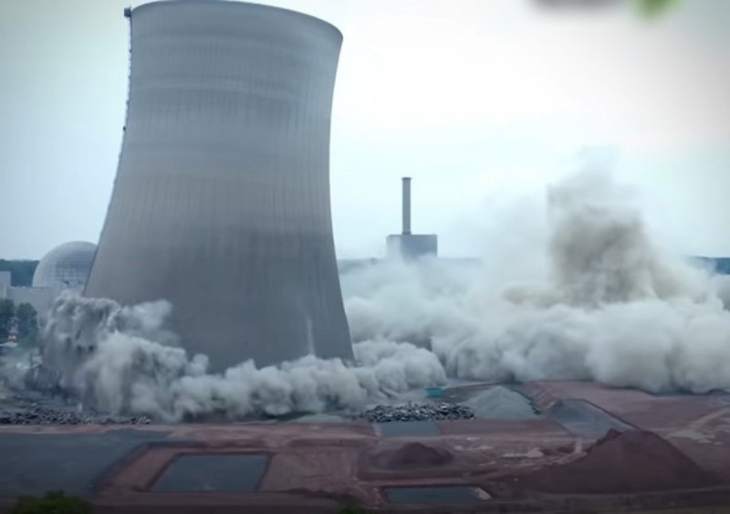 Difunden IMPRESIONANTE video de la demolición de una planta NUCLEARy