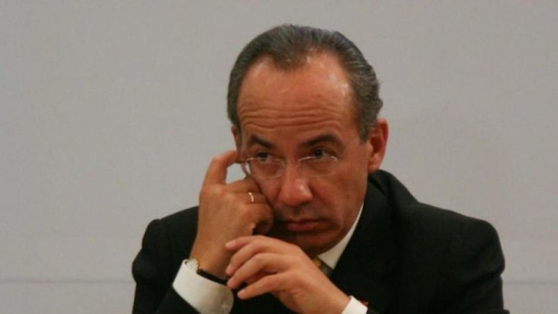 Calderón lo hace de nuevo y DIFUNDE foto de AMLO del año pasado y