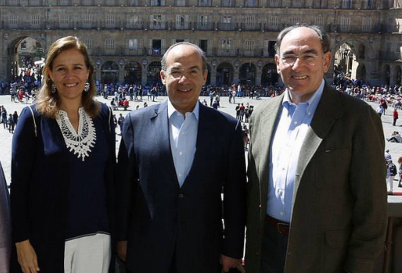 Calderón benefició a IBERDROLA y luego trabajó para ellos; ahora la empresa ATACA a AMLO