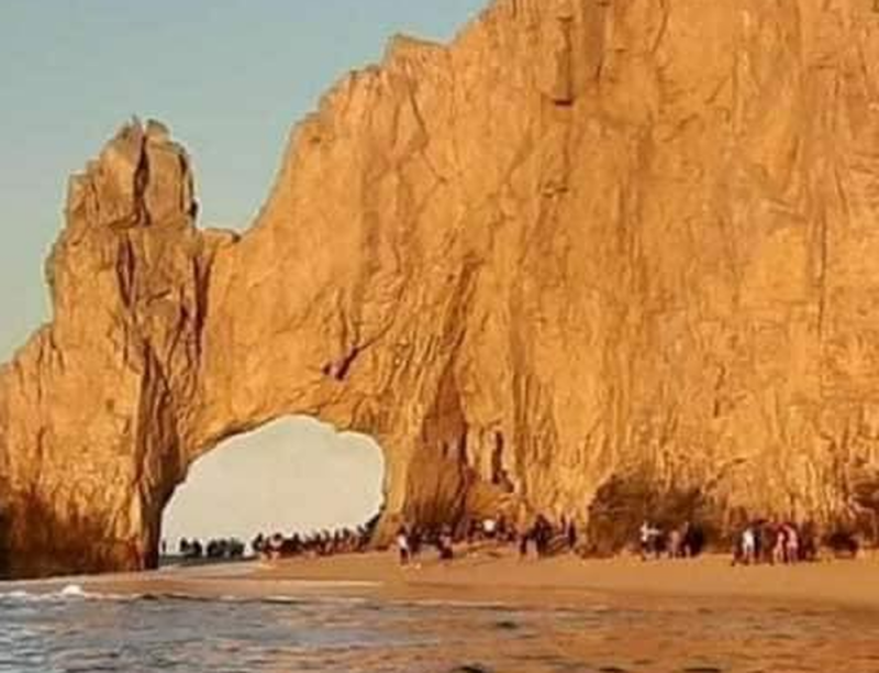 Turismo en Cabo San Lucas se DESBORDA y restringen acceso al arco 