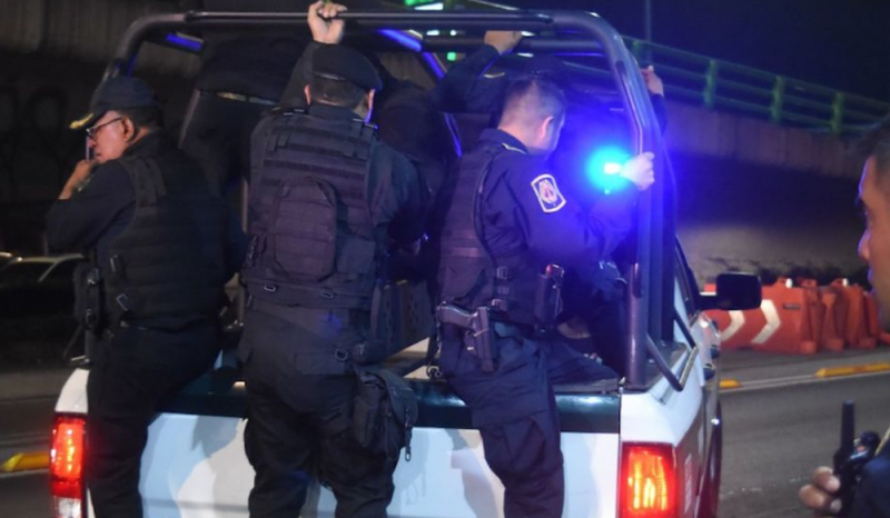 Militar impide asalto y ABATE a rateros que intentaban asaltar camión de pasajeros